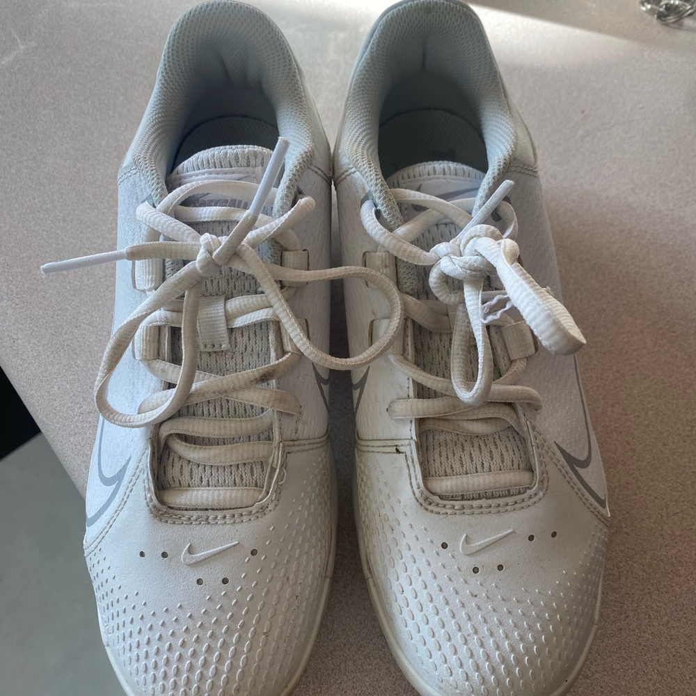 Women’s Nike Size 8 White Softball Cleats